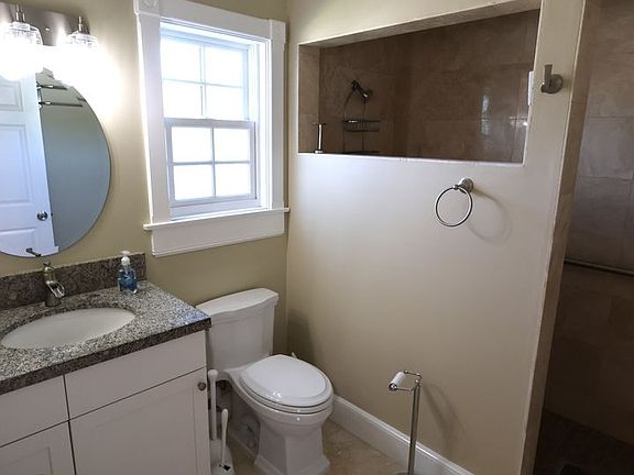 5th image of 739 W Maple Ave