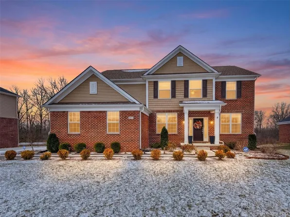 4172 Walcott Dr, Lake Orion, MI 48359