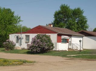 1306 Sinclair St, Bottineau, ND 58318