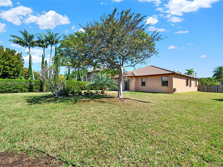 11924 SW 155th Ct — Photo 11