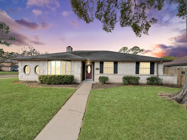 11830 Burlingame Dr, Houston, TX 77099