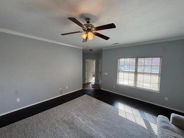 6505 S 50th St — Photo 3