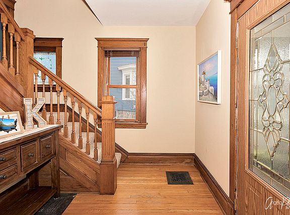 4th image of 365 Lincoln Ave