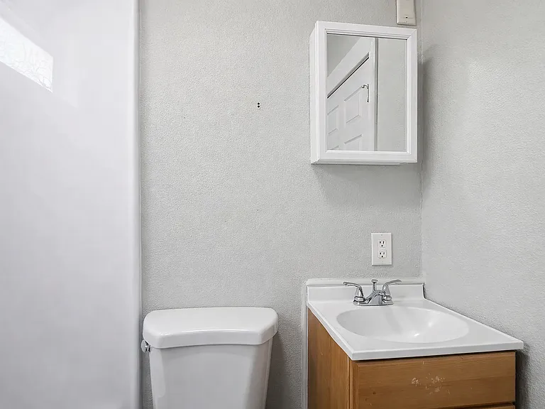 1343 Edgemont Ave — Photo 5