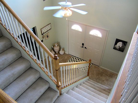 5th image of 61 Blackhawk Dr