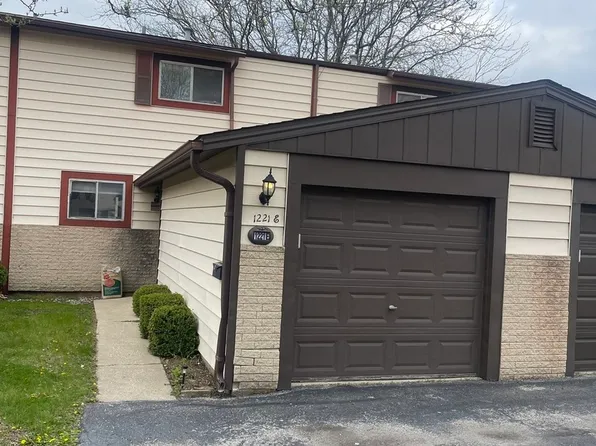 1221 Cedarwood Dr Unit E, Crest Hill, IL 60403