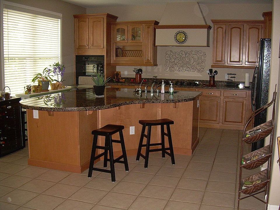 1st image of 884 E Mead Dr