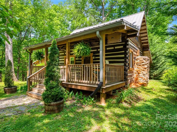 482 Pheasant St, Lake Lure, NC 28746