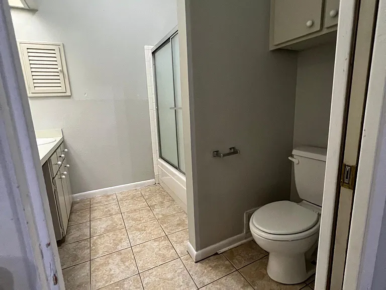 311 Hampton Ct — Photo 18