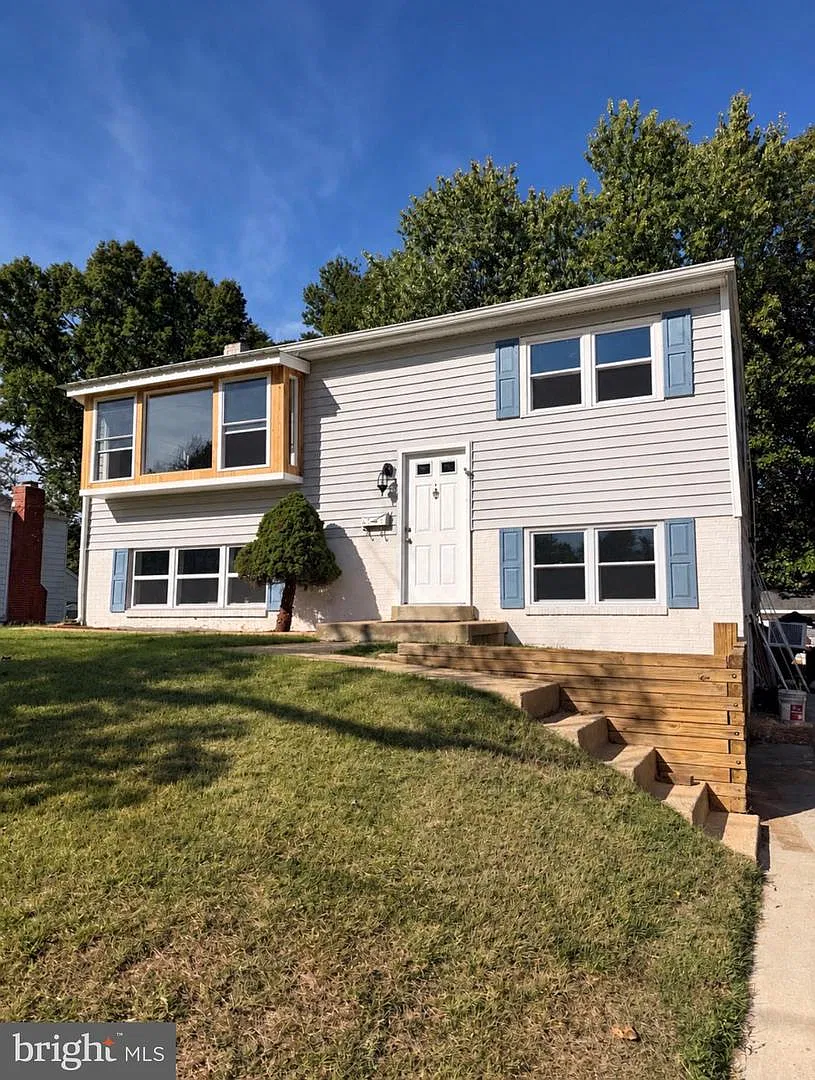 4 bed, 2.0 bath, 1140 sqft, $2,700 — Photo 1