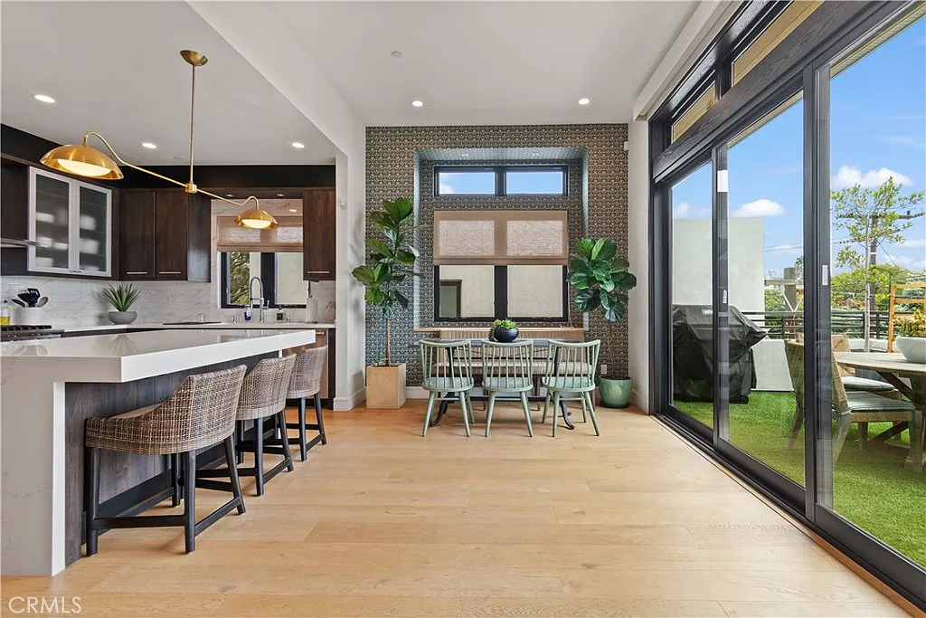 3 bed, 2.5 bath, 1920 sqft, $14,000 — Photo 3