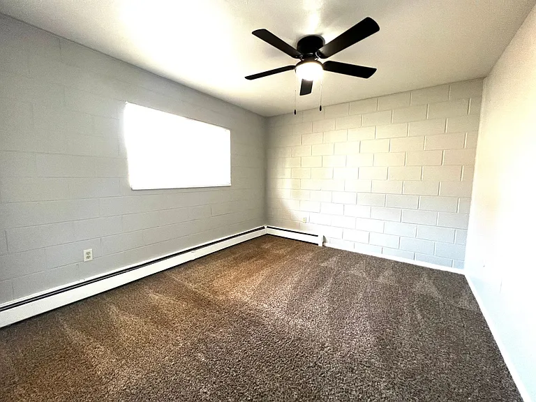 Parklane Apartments — Photo 12