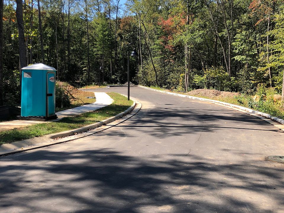 2nd image of 111 Brookhaven Dr