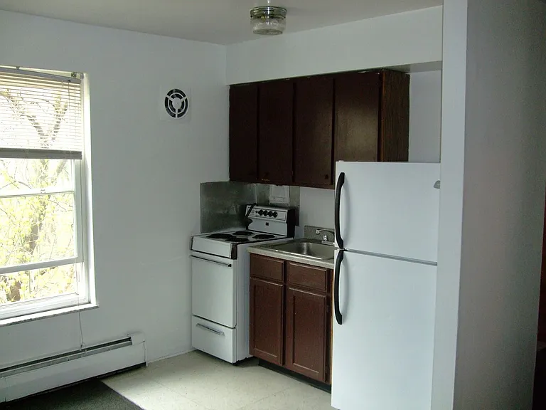 515 Lowell Ave — Photo 2