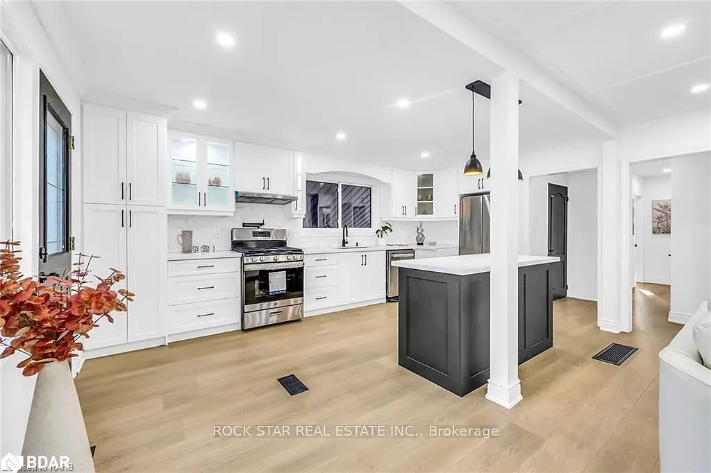 3 bed, $2,400 — Photo 3