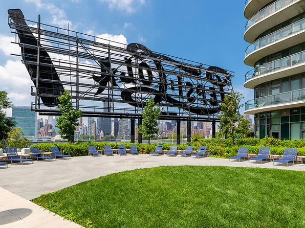 4610 Center Boulevard image 7 of 8