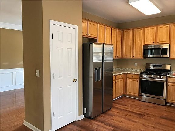 3rd image of 305 Foe Creek Dr