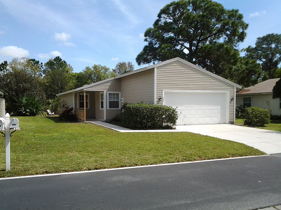 1st image of 457 Bearded Oaks Cir