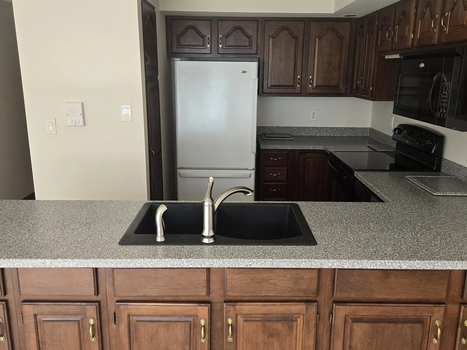 2 bed, 1700 sqft, $2,500 — Photo 3