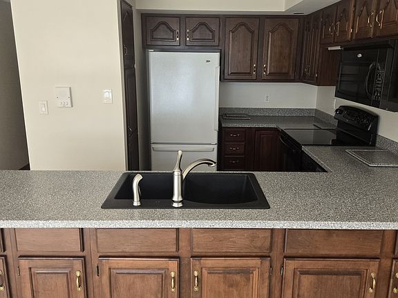 3rd image of 39 Turtle Run Rd APT 6