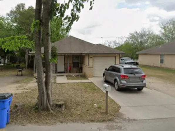 1557 N Heideke St, Seguin, TX 78155