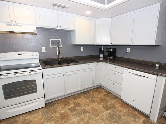 3rd image of 1038 Fountainhead Dr