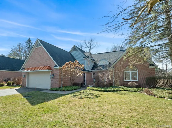 16100 Lairdhaven Dr, Northville, MI 48168