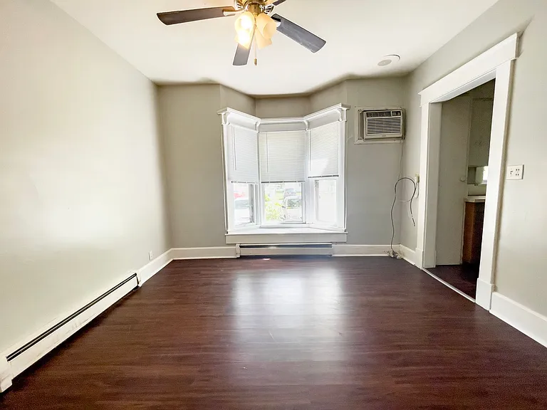 Preleasing For August! Close To Campus — Photo 22