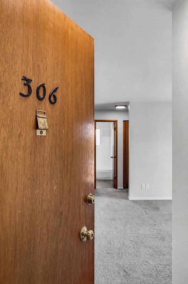 La Premiere Apartments | Prime North Admiral Location — Photo 4