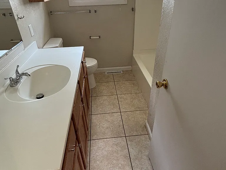 506 E College Ave — Photo 6