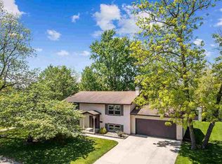 993 Bridgewood Dr, Neenah, WI 54956