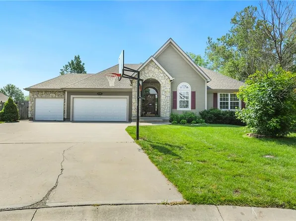 4107 Cavalry Ct, Leavenworth, KS 66048