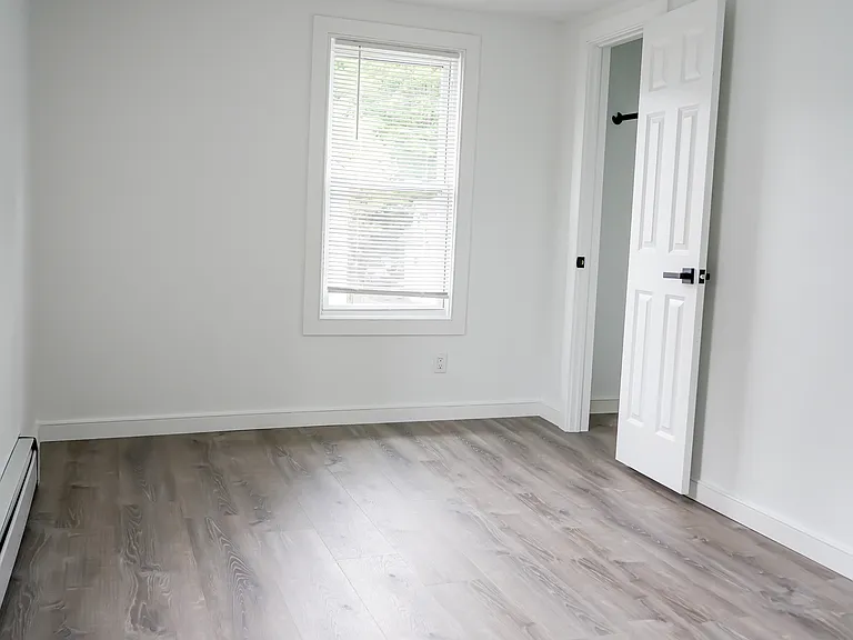 162 Hobart St — Photo 9