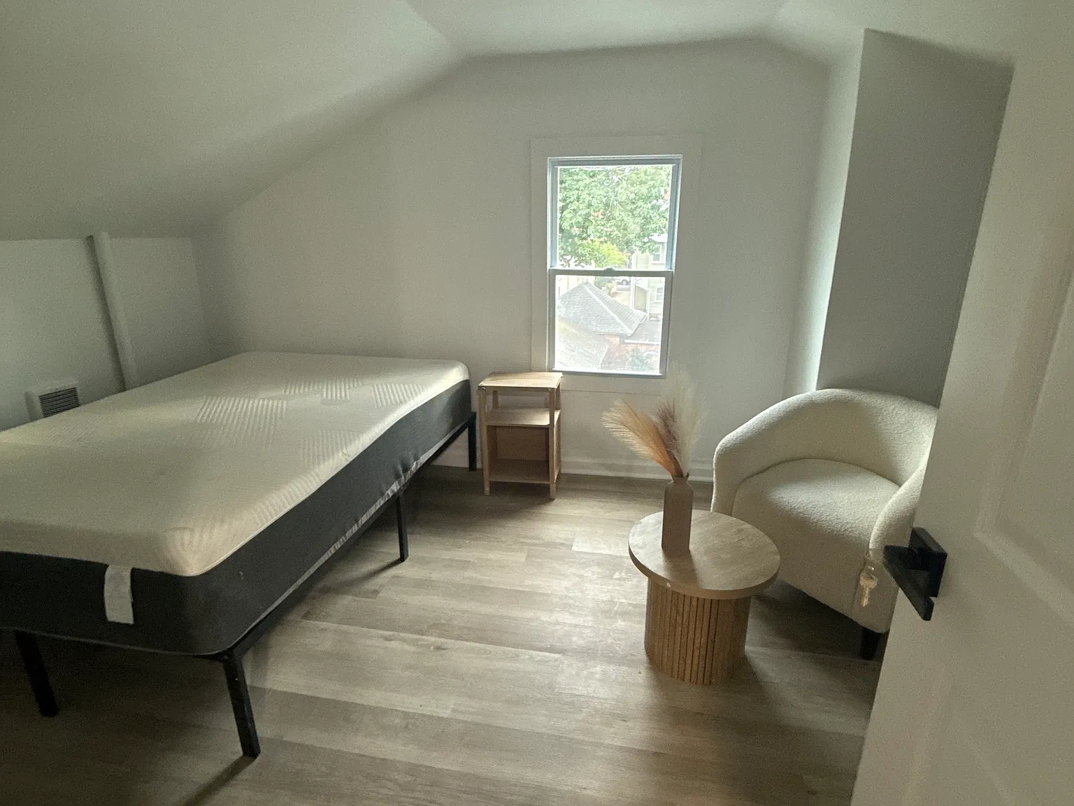 4 bed, 1500 sqft, $950 — Photo 2