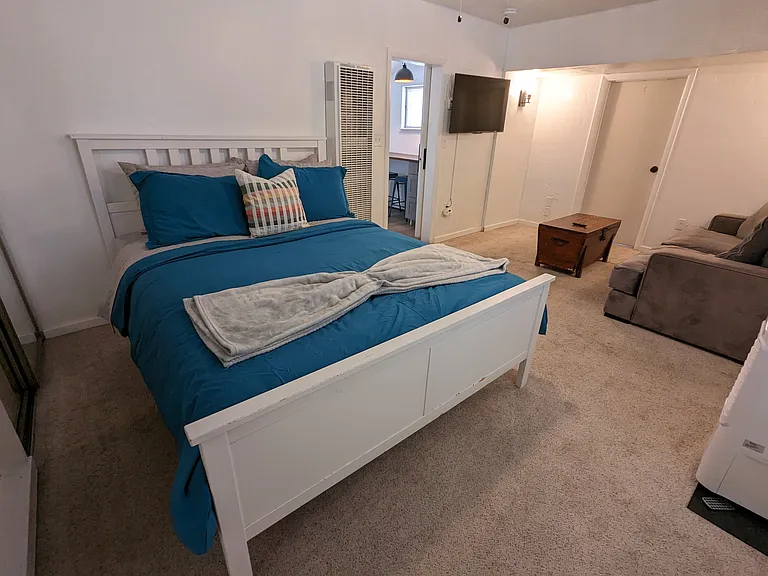 1023 Whipple St — Photo 7