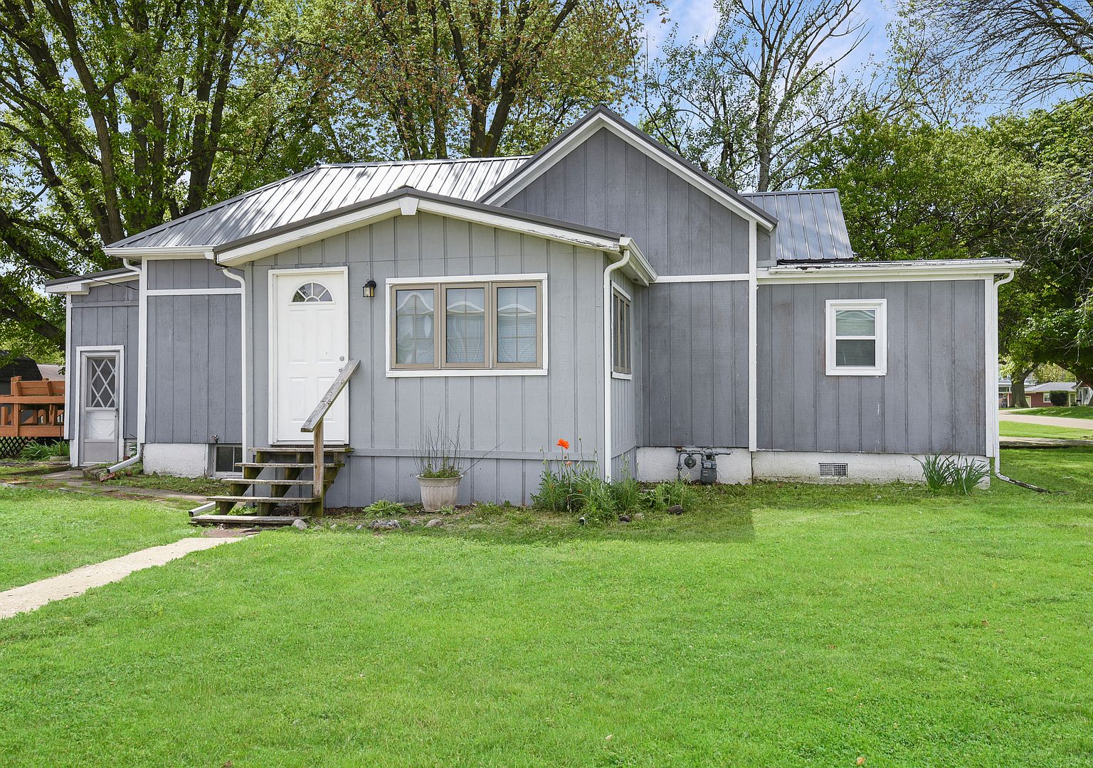 201 W Holden St, Tolono, IL 61880 Zillow