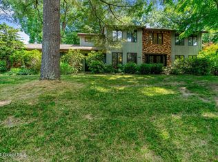 1042 Valerie Dr, Niskayuna, NY 12309