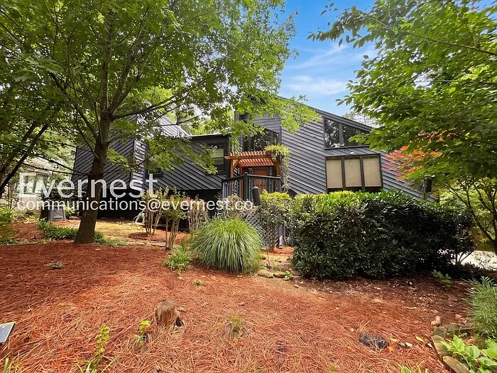 770 Bayliss Dr