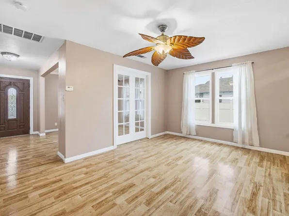 2221 Floral Ave, Selma, CA 93662