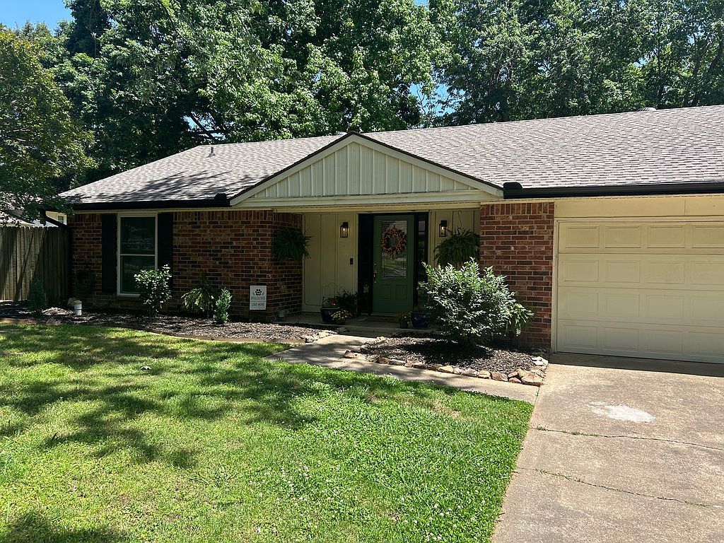 1602 Briarwood Dr - Property Image