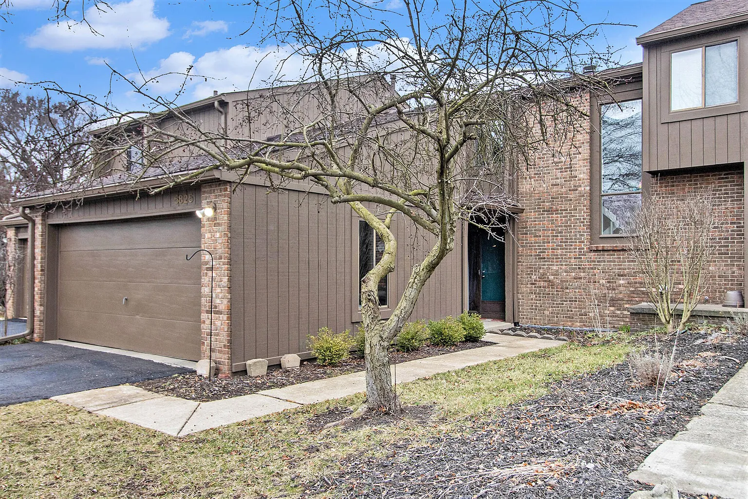 5825 Staghorn Dr photo 1