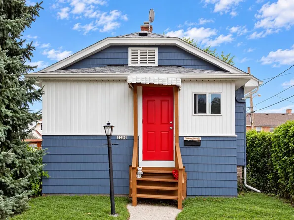 2254 N 75th STREET, West Allis, WI 53219