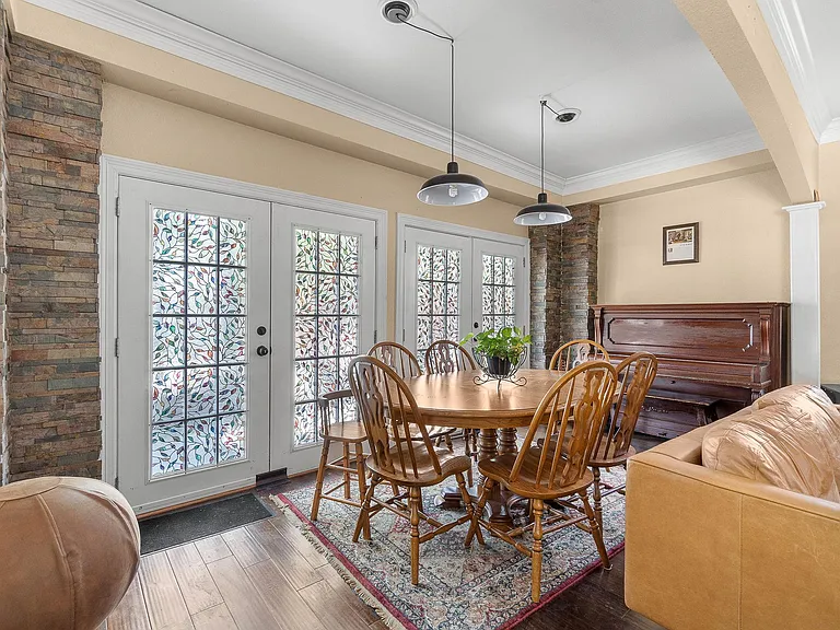 4001 Roswell St — Photo 24