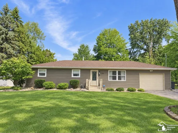 796 Dempster St, Temperance, MI 48182