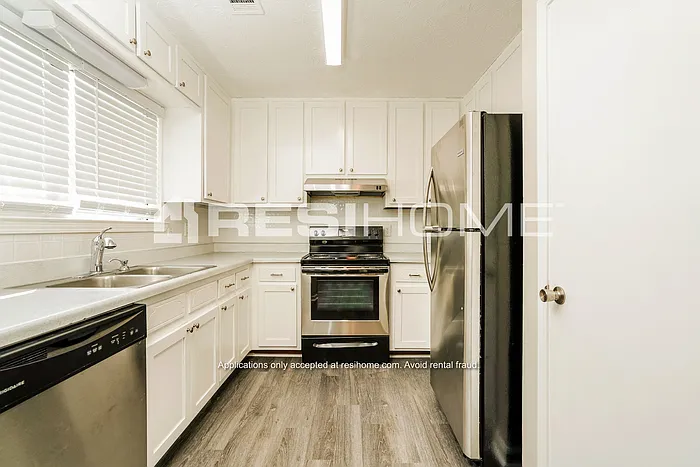 935 River Glen Pl — Photo 3