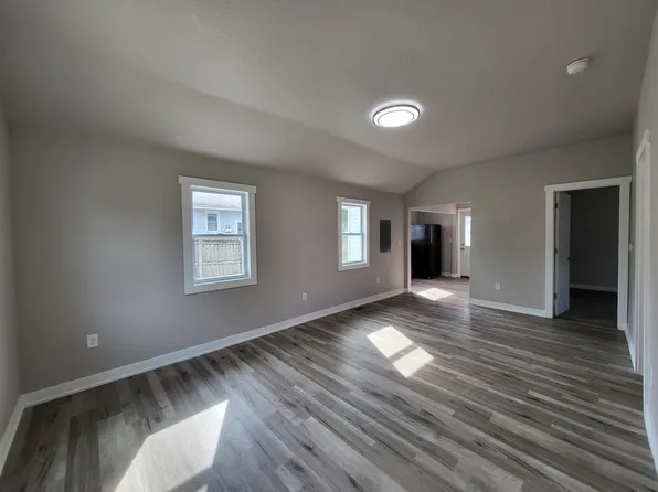 1254 E 24th St, Des Moines, IA 50317