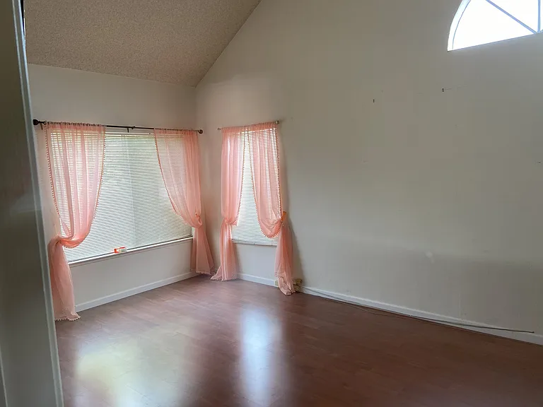 251 Seawind Dr — Photo 11