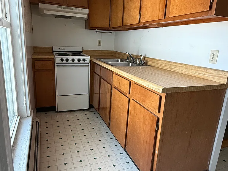 399 Center St #4 — Photo 2