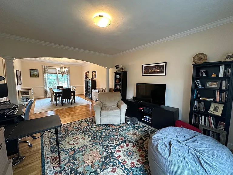1320 Club House Dr — Photo 9