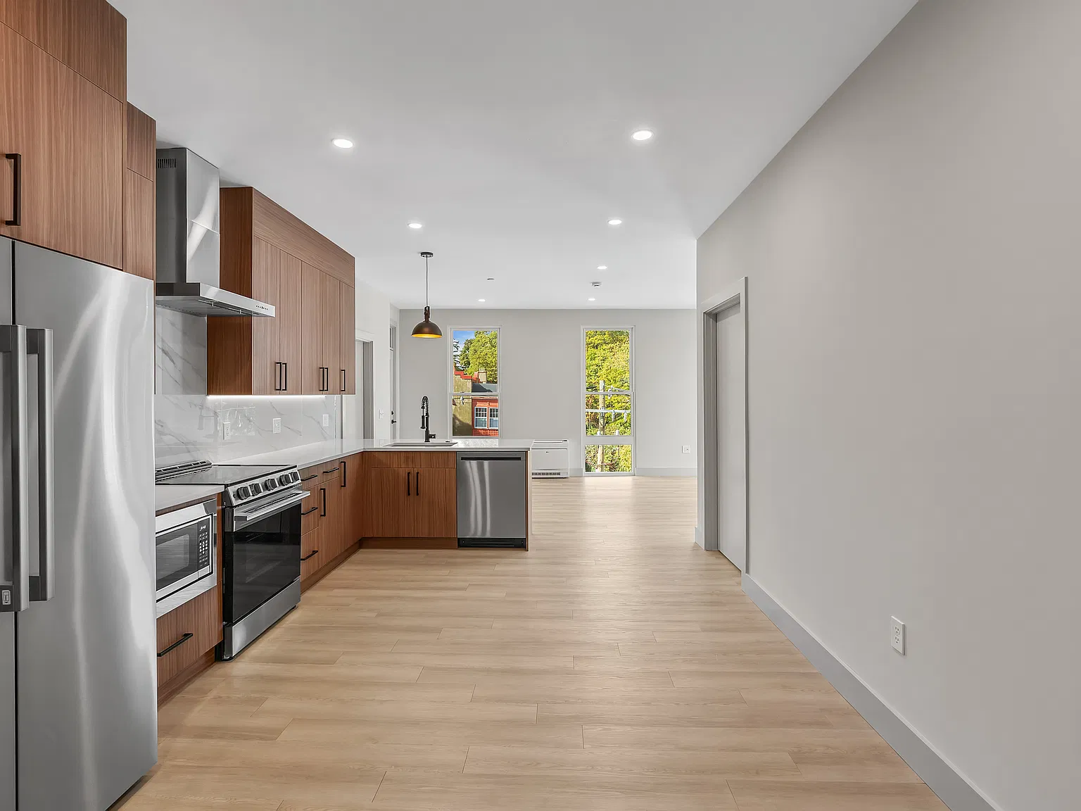 3 bed, 1246 sqft, $4,500 — Photo 3
